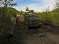 Toyota Landcruiser auf Holzbrücke an der BAM Road