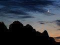 Berge und Mond in der Gobi