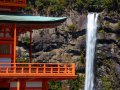 Pagode mit Ichi-no-taki Wasserfall