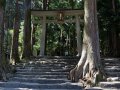 Pagode mit Ichi-no-taki Wasserfall