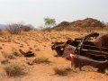 von Landmine zerstörtes Fahrzeug