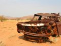 von Landmine zerstörtes Fahrzeug