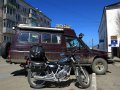 Landcruiser und Motorrad