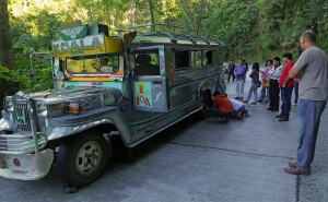 Jeepney mit Platten (Philippinen)