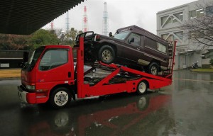 Toyota Landcruiser auf Abschleppwagen