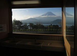 Mt. Fuji aus dem Badezimmer (Japan)