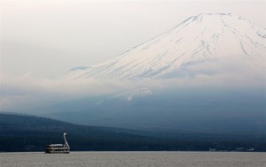 Schwanboot vor Mt. Fuji (Japan)