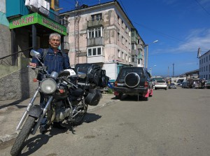 70 Jahre alter Japaner auf Reisen (Russland)