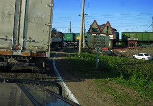 Bahnübergang an der Transsib (Russland)
