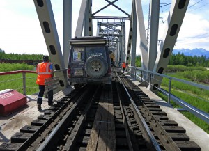 über den Chara auf der Eisenbahnbrücke (Russland)