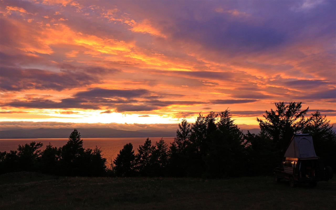Sonnenuntergang am Baikal (Russland)