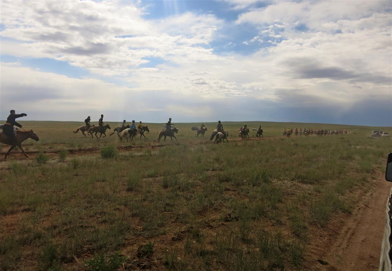 Pferderennen beim Naadam-Fest (Mongolei)