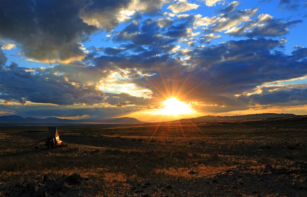 Sonnenuntergang in der Gobi (Mongolei)